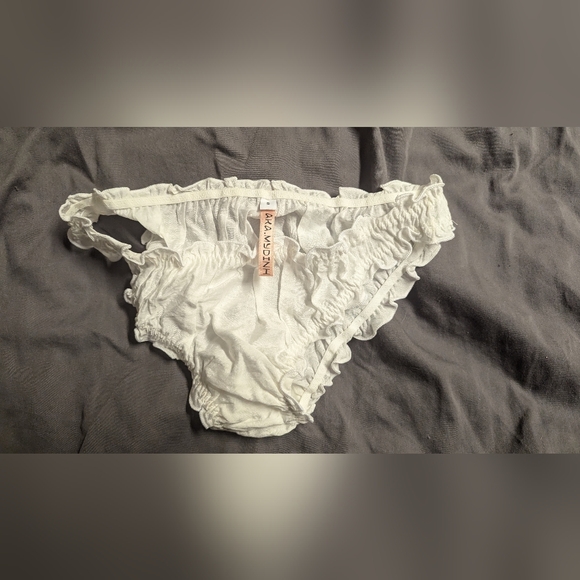 Lingerie set, Frilly, Size Small - Picture 3 of 7